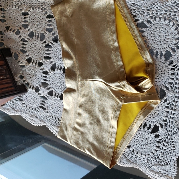 Bike Shorts Scrunch Butt bottoms - Picture 2 of 5